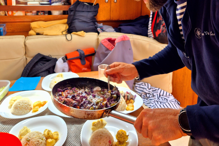 Sal Island: Full-Day Sailing Trip with Lunch & Drinks Full-Day Ocean Escape by Sailing Yacht with Lunch & Drinks