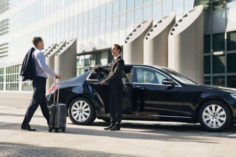Charles de Gaulle Airport: Private Transfer to/from Paris