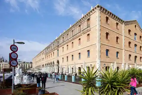 Ingresso sem fila para o Museu de História da Catalunha
