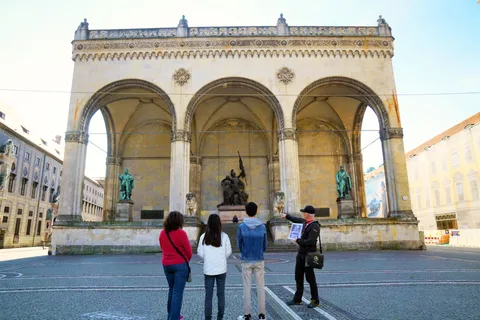 Nazionalsocialismo WWII con guida autorizzata - tour privato