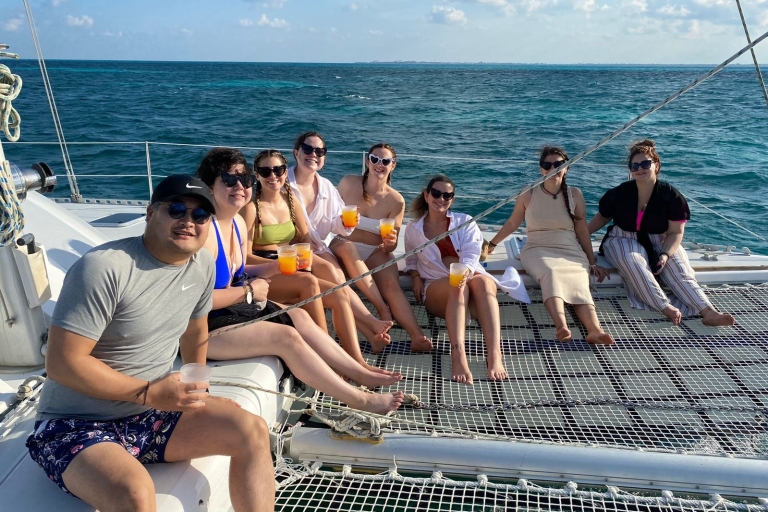 Isla Mujeres : Catamaran avec plongée en apnée, Open Bar et transfertVisite avec bar à volonté et transferts à l'hôtel