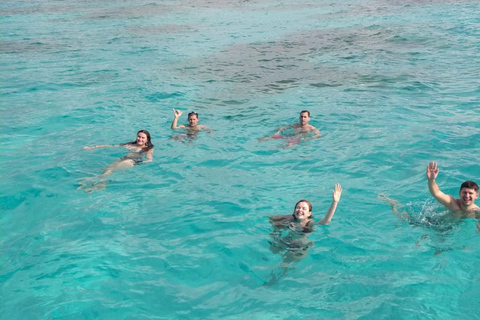 Isla Mujeres : Catamaran avec plongée en apnée, Open Bar et transfertVisite avec bar à volonté et lieu de rendez-vous