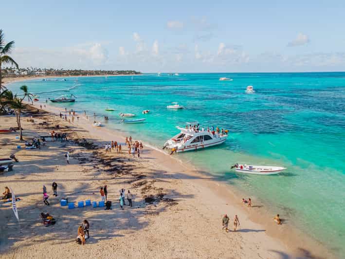 Punta Cana: Private Party Boat Cruise with Drinks and Snacks