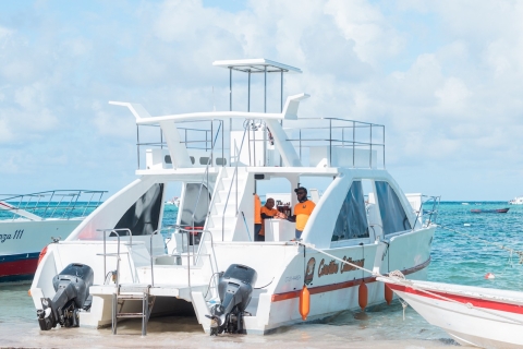 Punta Cana: Fiesta Privada en Barco con Bebidas y AperitivosPunta Cana: Fiesta en barco, snorkel y crucero por la piscina natural