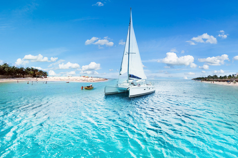 Van Cancún: catamaranzeiltocht Isla Mujeres met lunchVan Riveira Maya: catamaranzeiltocht Isla Mujeres