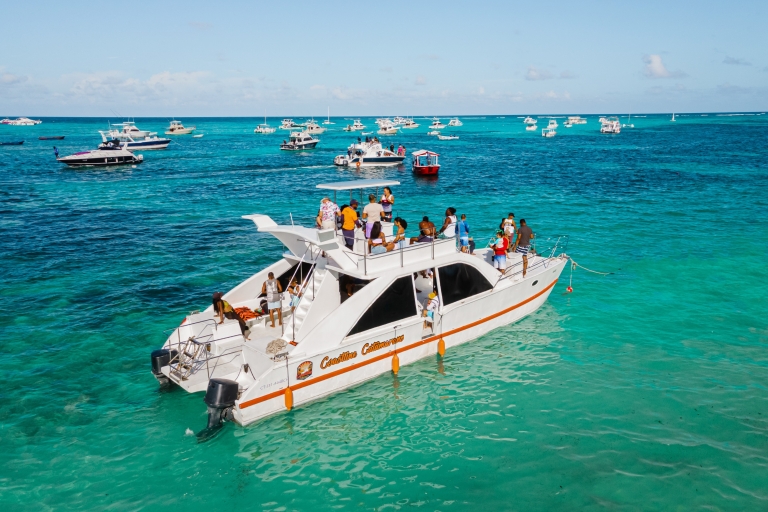 Punta Cana: Prywatny rejs statkiem z napojami i przekąskamiPunta Cana: Imprezowa łódź, nurkowanie z rurką i naturalny rejs po basenie