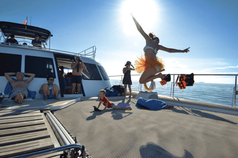 Pattaya : Journée complète : découverte des îles sur un catamaran de luxeJournée de découverte des îles de Pattaya à bord d'un catamaran de luxe