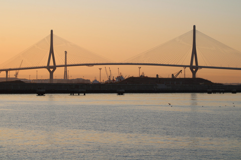 Cadiz: Yacht excursion to La Caleta or Pepa Bridge