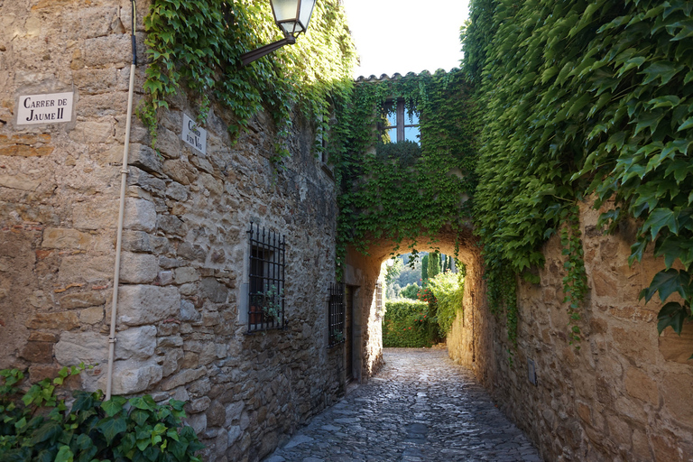 From Barcelona: Costa Brava Coastline Medieval Village Tour