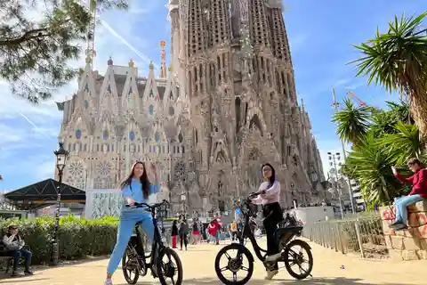 Barcelona: Gaudi Guided E-Bike Tour