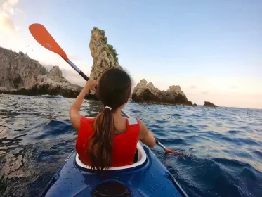 Taormina: Kajak-Küstentour zur Isola Bella und Blauen Grotte