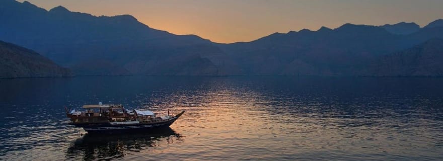 Khasab : Croisière de nuit en boutre dans le Musandam
