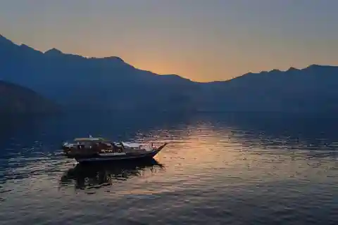 Khasab : Croisière de nuit en boutre dans le Musandam