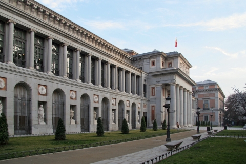 Madrid: Visita guiada al Museo del Prado y al Palacio RealMadrid esencial por la mañana en español