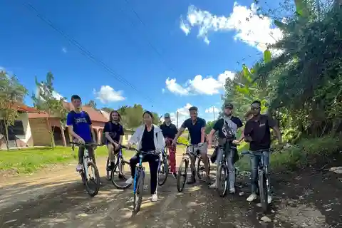 Excursión guiada en bicicleta de montaña por el pueblo de Arusha