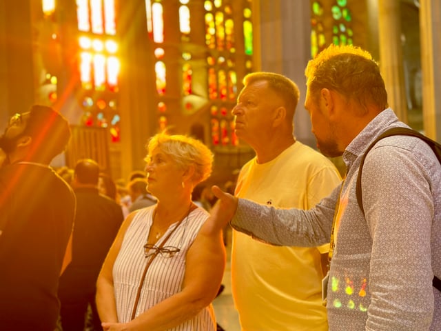 Barcelona: Sagrada Familia &amp; Park Güell Tour mit Transfer