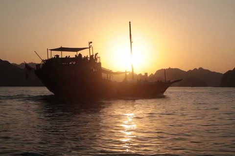 Crucero en dhow al atardecerOpción Estándar