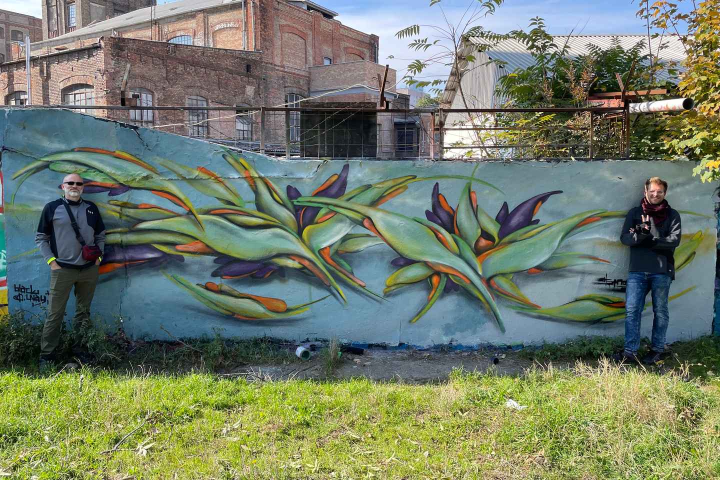 Alternative Bike tour: Graffiti Wall and Peace