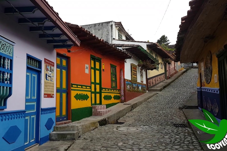 Ab Medellín: Paragliding und Guatapé-Tour