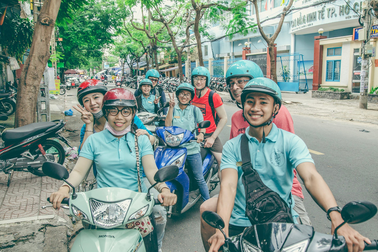 Saigon: Stadens höjdpunkter och Saigon Unseen Scooter Combo TourPrivat rundtur med upphämtning