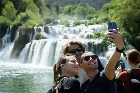 Desde Zadar: Visita guiada a las Cascadas de Krka con baño en Skardin