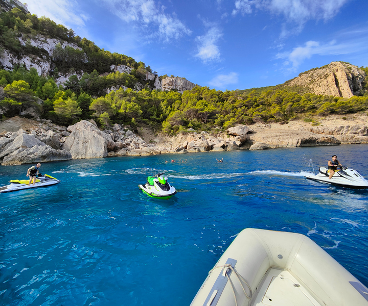 Da San Antonio: Jet Ski Tour a Cala Aubarca con nuoto