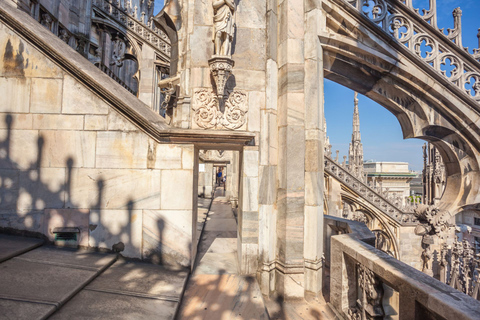 Milão: Visita guiada aos telhados do Duomo e à catedral com ingressosMilão: Visita guiada em inglês aos telhados do Duomo e à Catedral