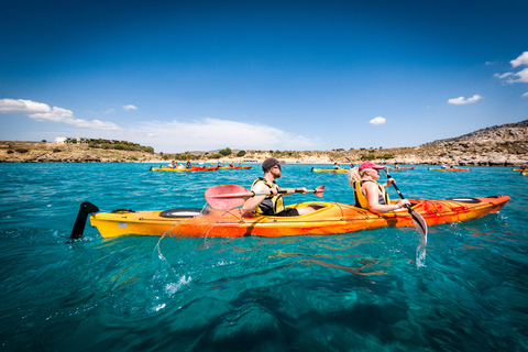 Rhodos: zeekajakavontuur naar het rode zandstrandZeekajaktocht Red Sand Beach (de South Pirates-route)