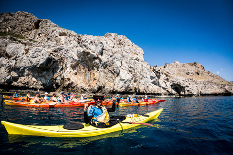 Rhodos: zeekajakavontuur naar het rode zandstrandZeekajaktocht Red Sand Beach (de South Pirates-route)