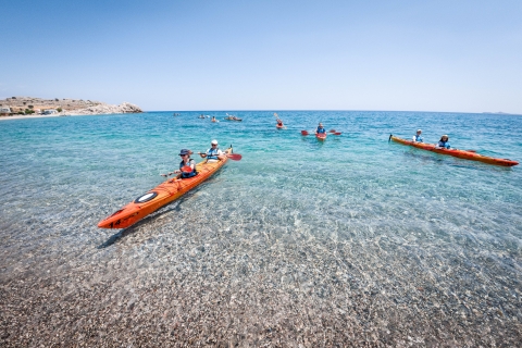 Rodas: aventura en kayak de mar a la playa de arena rojaTour en Kayak de Mar Playa de Arena Roja (Ruta de los Piratas del Sur)