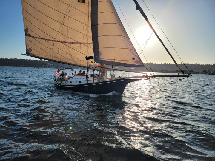 Gite ed esperienze in barca a vela al tramonto