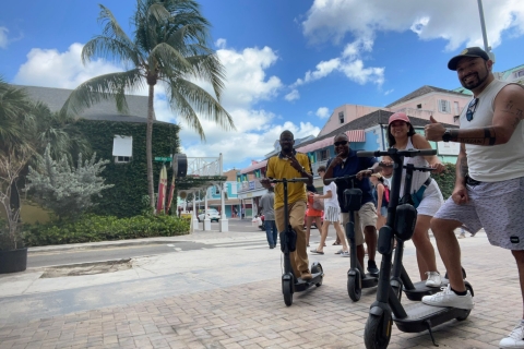 Nassau: wycieczka z przewodnikiem po mieście przez skuter