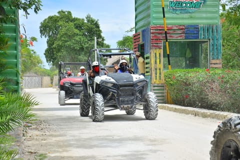 Punta Cana: Polaris 4x4 Tour Blue Cenote and Waterfall Pool