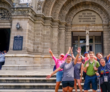 Manila: Sightseeing and Food Walking Tour with Tastings