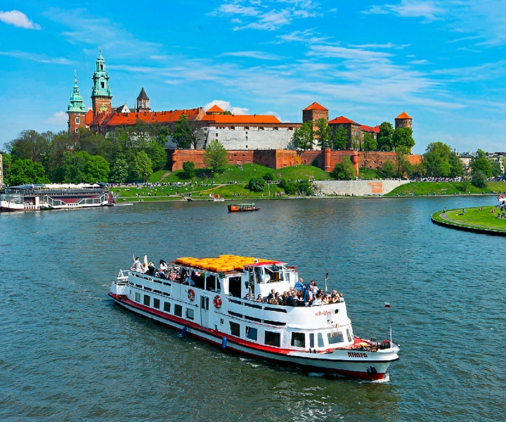 Krakow: Vistula River Sightseeing Cruise with Audio Guide