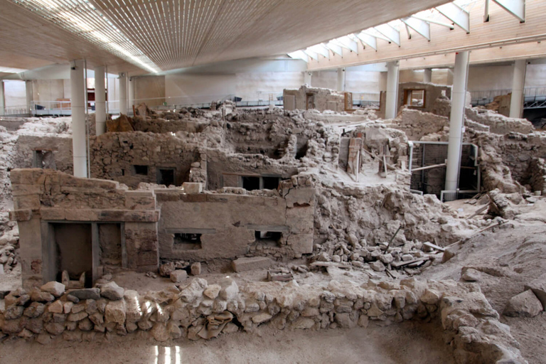 Santorin : Villages traditionnels et Akrotiri (visite privée)