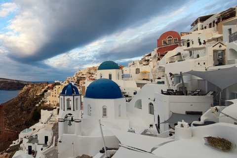 Desde Santorini: Visita guiada matinal a Oia con desayuno