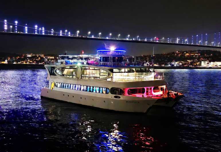 Istambul: cruzeiro de catamarã de luxo no Bósforo com jantar e show