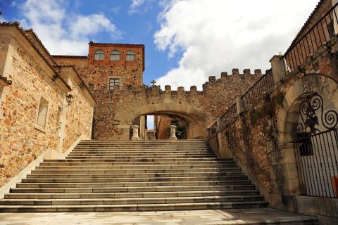 Cáceres: Guided City Highlights Walking Tour