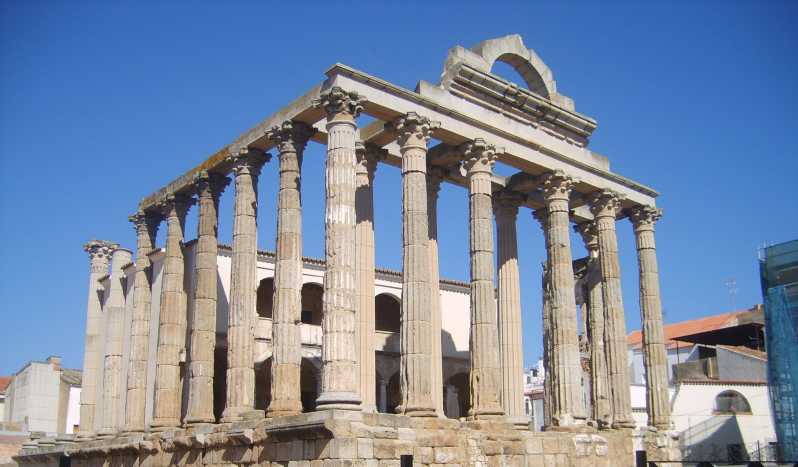 Merida: Guiding Walking Tour with Theater and Amphitheatre