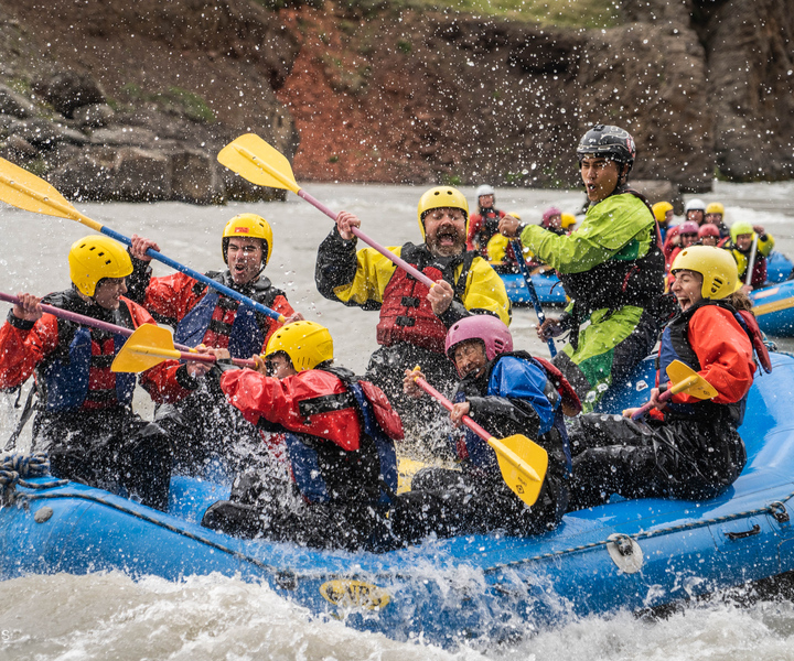 Varmahlio: viagem guiada de rafting em família