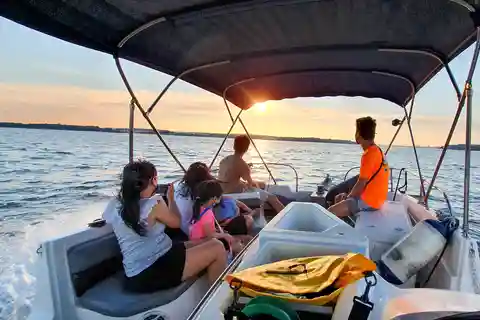 Singapore: Guided Boat Tour and Kelong Fish Farm Visit