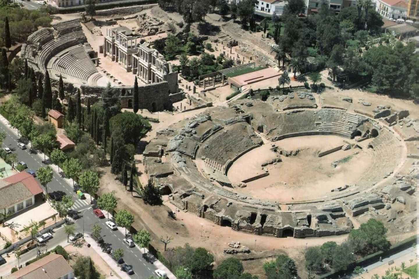Merida: Roman Theater and Amphitheater Guided Tour