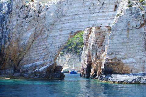 Zakynthos: Solnedgångskryssning till Myzithres med vin