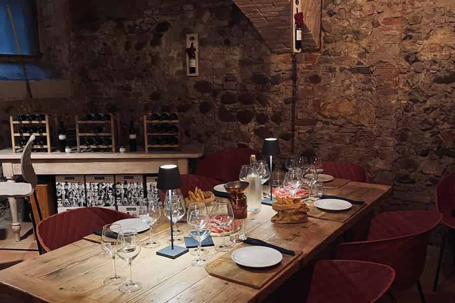 Verona: Weinprobe in einem historischen Weinkeller. Foto: GetYourGuide Verona: Weinprobe in einem historischen Weinkeller. Foto: GetYourGuide