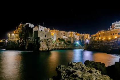 Polignano a Mare: Bootstour durch die Höhle bei Nacht