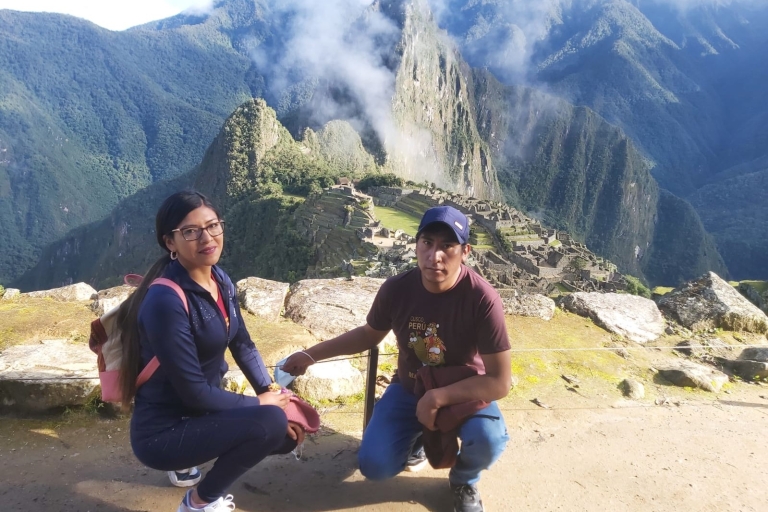 Van Cusco: tweedaagse reis naar Machu Picchu met overnachtingMachu Picchu-reis met retour per trein
