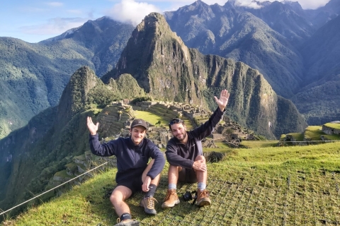 De Cusco: voyage de nuit de 2 jours au Machu PicchuVoyage au Machu Picchu avec retour en bus