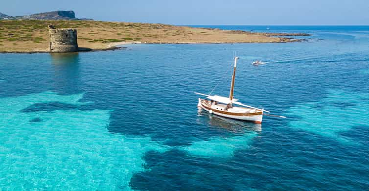 Stintino-tól: Asinara Vintage Sailing Boat Tour Ebéddel | GetYourGuide