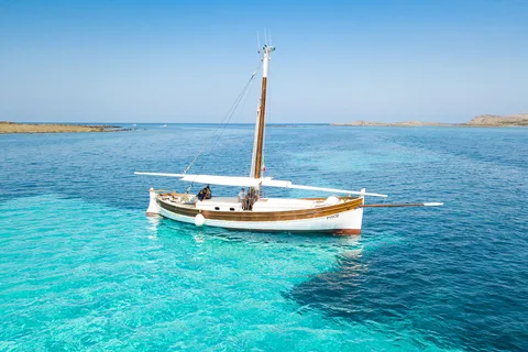 From Stintino: Asinara Vintage Sailing Boat Tour with Lunch